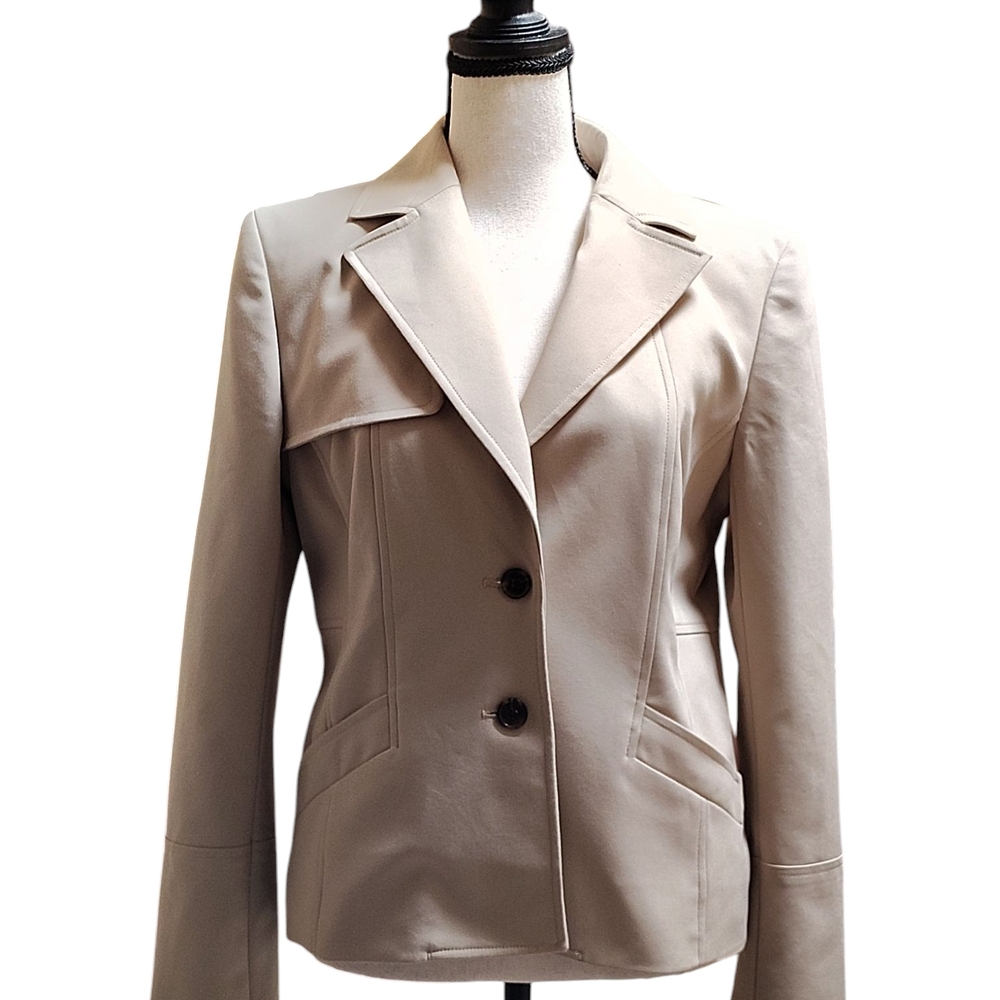 Ann Taylor NWT Fitted Cream Blazer Size 6